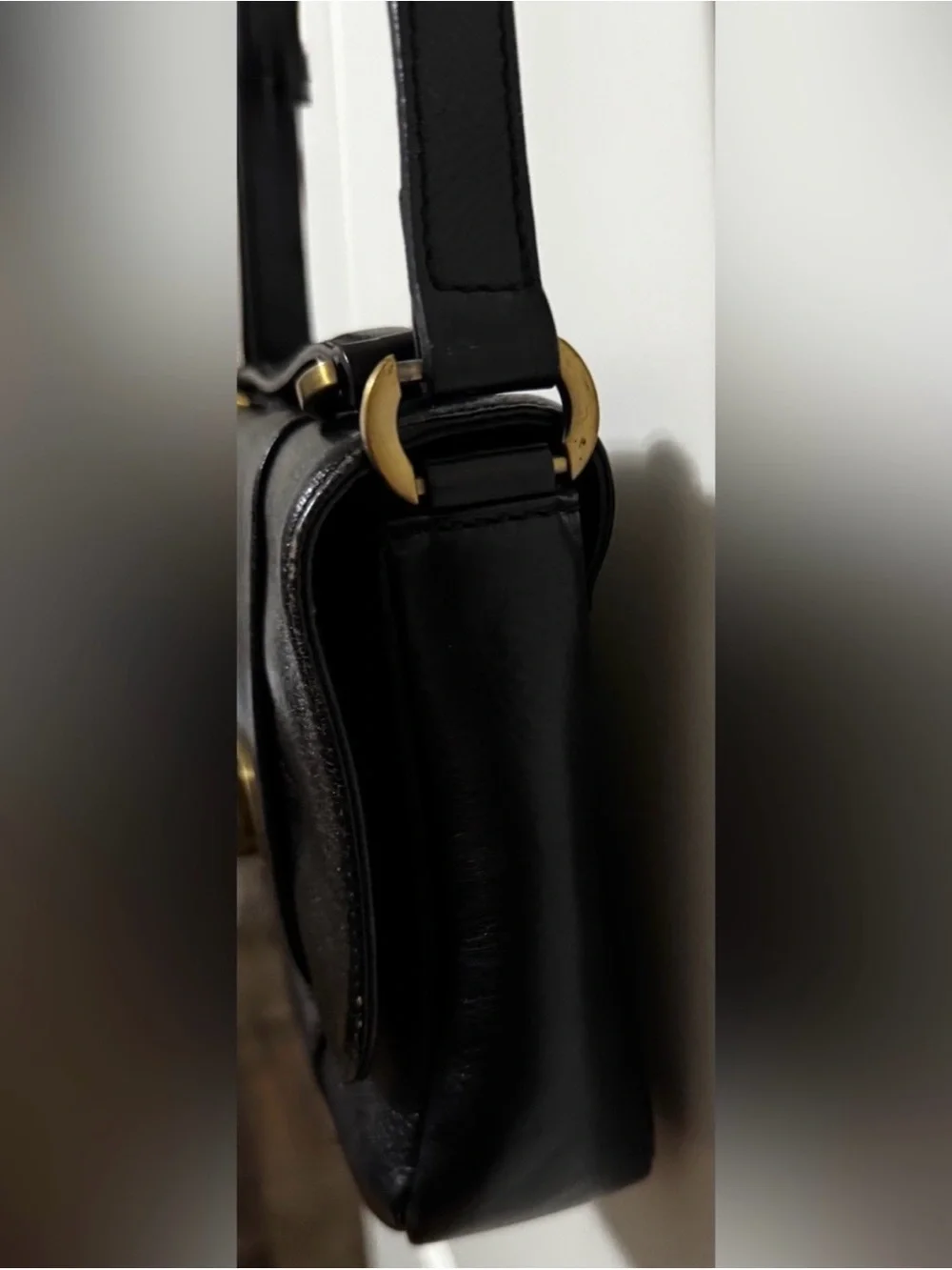 Hobo International Black Leather Crossbody Bag - Timeless Style - Picture 6 of 11